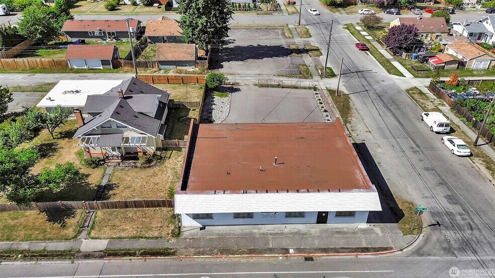 More Photos Of 5902 Yakima Ave, Tacoma Office For Sale