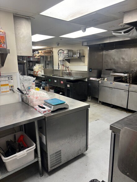 More Photos Of 110 S Fairfax Ave, Los Angeles Office For Lease