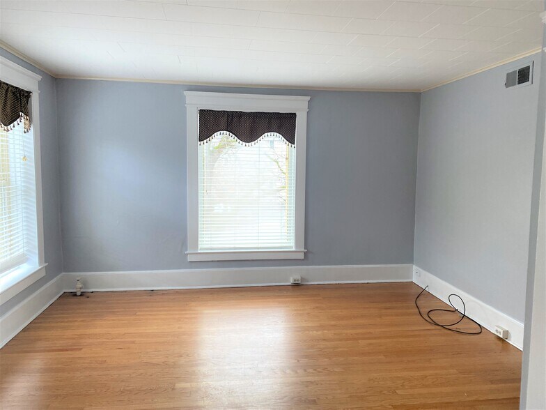 22 Jordan St, Skaneateles, NY 13152 Storefront Retail Office For Sale
