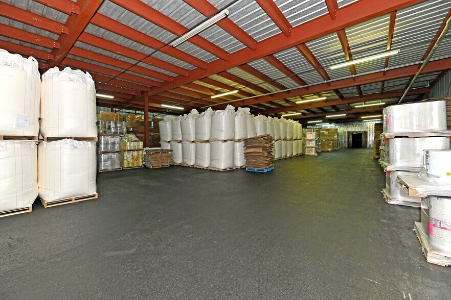 More Photos Of 115 Balmoral Av, Cornwall Service For Lease