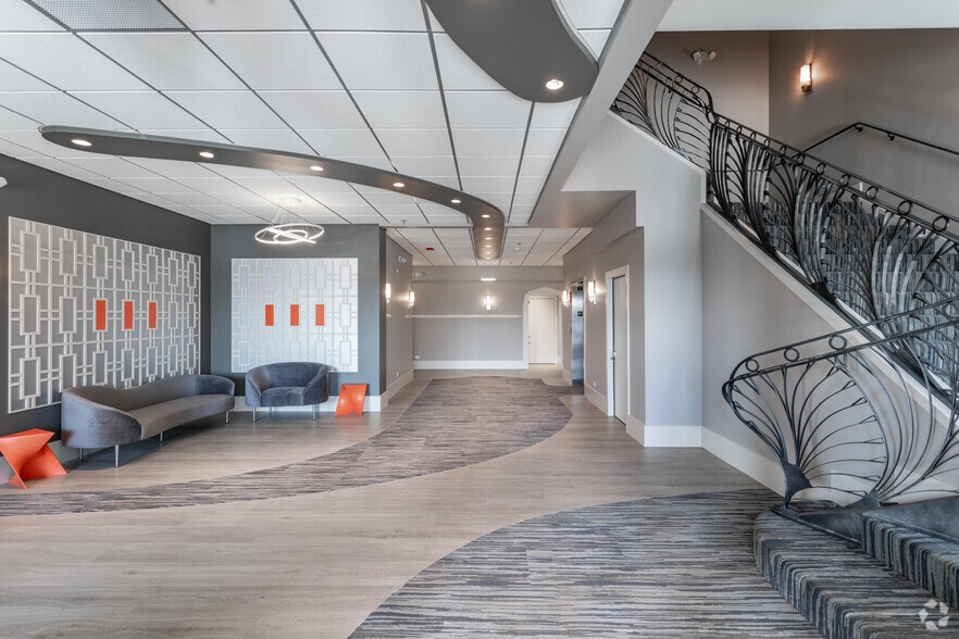 More Photos Of 1741-1761 N Dilleys Rd, Gurnee Office For Lease