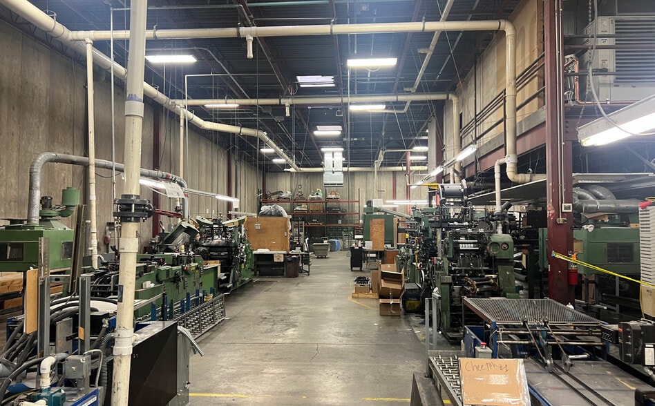 More Photos Of 925 N Zane Ave, Golden Valley Manufacturing For Sale