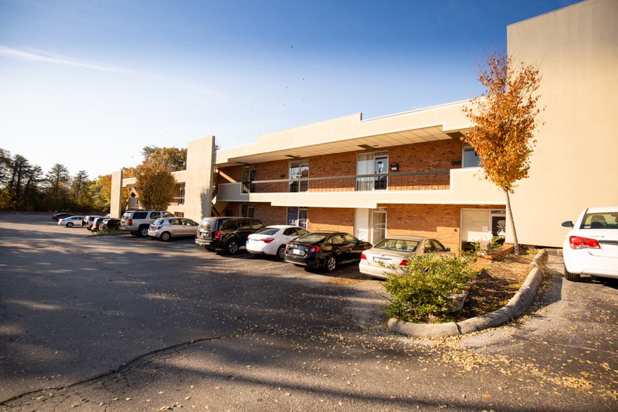 More Photos Of 2320 E North St, Greenville Office For Sale