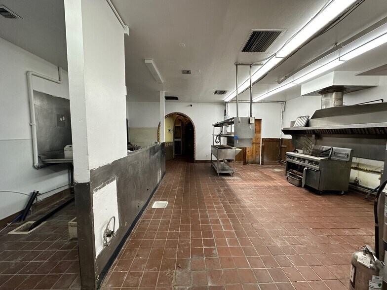 More Photos Of 1124 Washington Way, Longview Restaurant For Sale