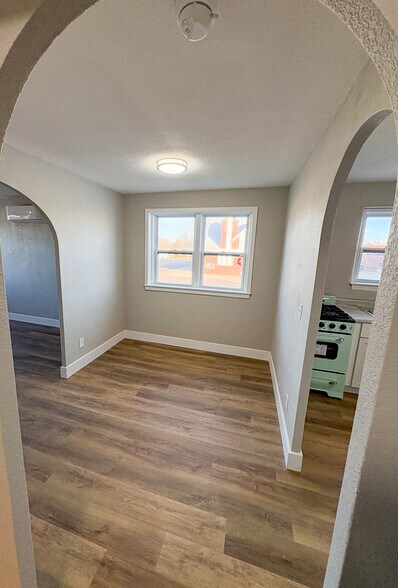 More Photos Of 11 N Walnut St, Iola Apartments For Sale