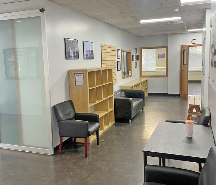 More Photos Of 320 3rd Ave NE, Issaquah Office For Sale