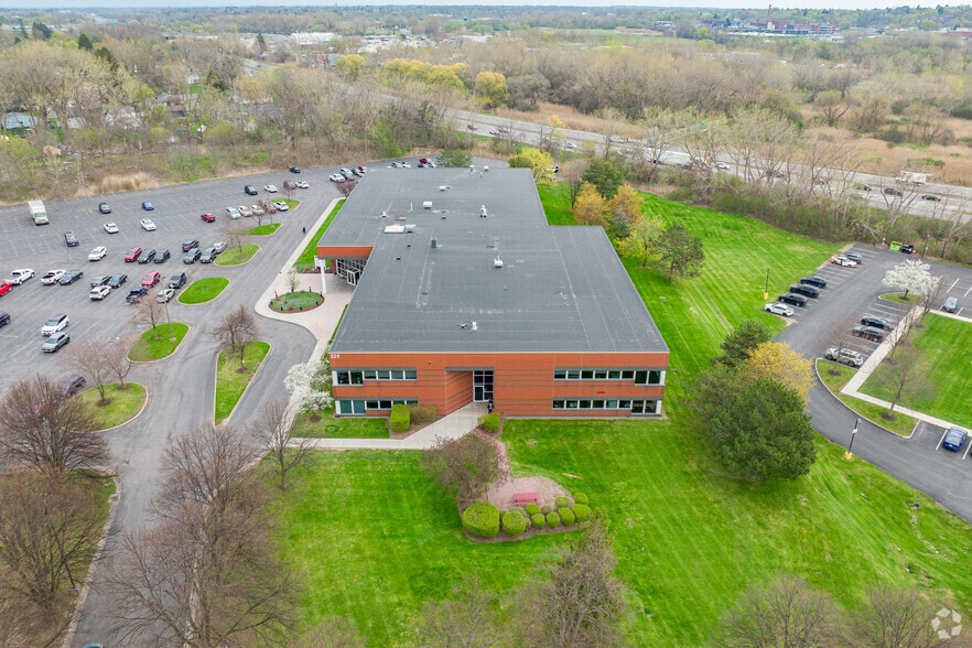 More Photos Of 225 Greenfield Pky, Liverpool Office For Lease
