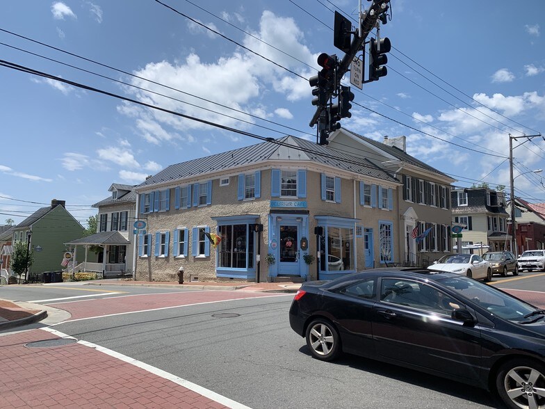 Primary Photo Of 101 S King St, Leesburg Storefront For Lease