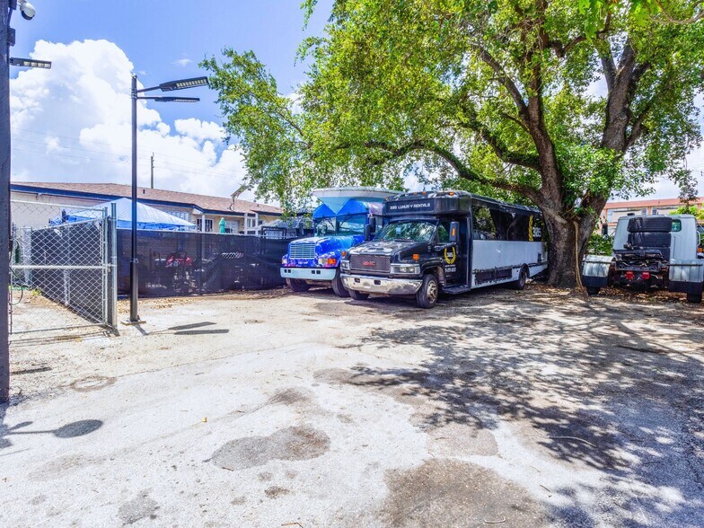 More Photos Of 3490 NW 32nd Ave, Miami General Retail For Sale