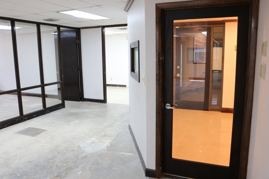 More Photos Of 1110 Brickell Ave, Miami Office For Sale