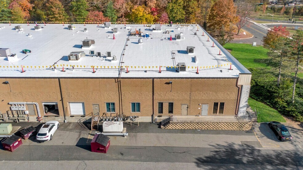 More Photos Of 704 Executive Blvd, Valley Cottage Warehouse For Lease