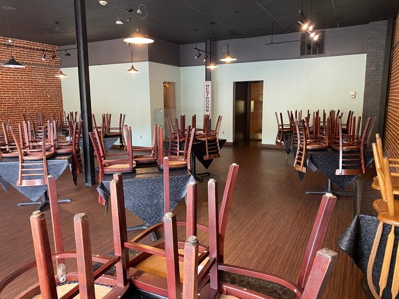 More Photos Of 33 N Washington St, Berkeley Springs Restaurant For Sale