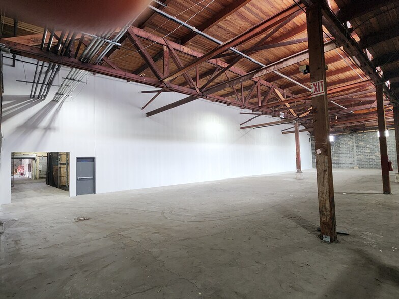 More Photos Of 500 Nordhoff Pl, Englewood Warehouse For Lease