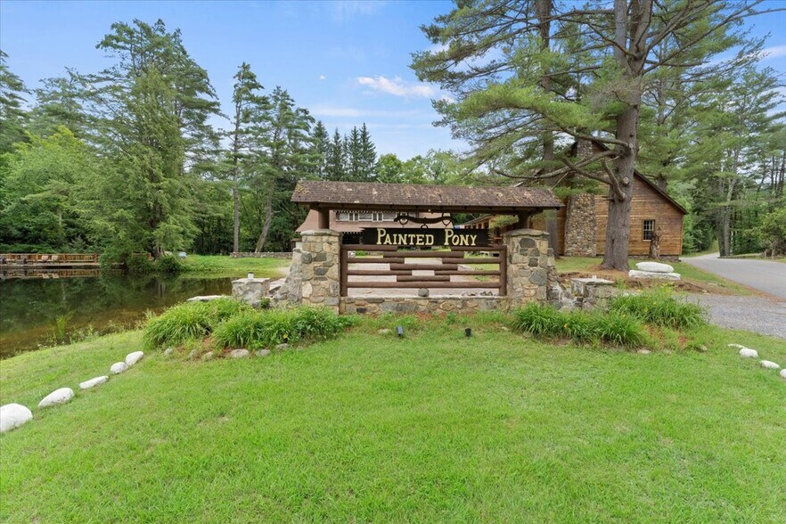 More Photos Of 746 Howe Rd, Lake Luzerne Hotel For Sale
