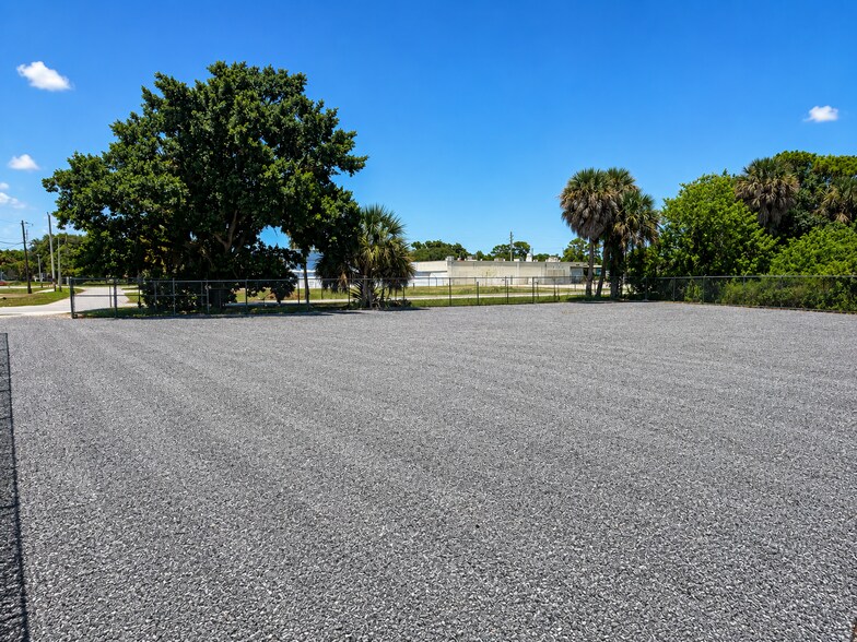 More Photos Of 3077 SE Dixie Hwy, Stuart Land For Lease