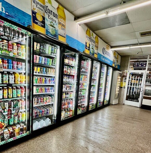 More Photos Of 5021 Wyoming St, Dearborn Convenience Store For Sale