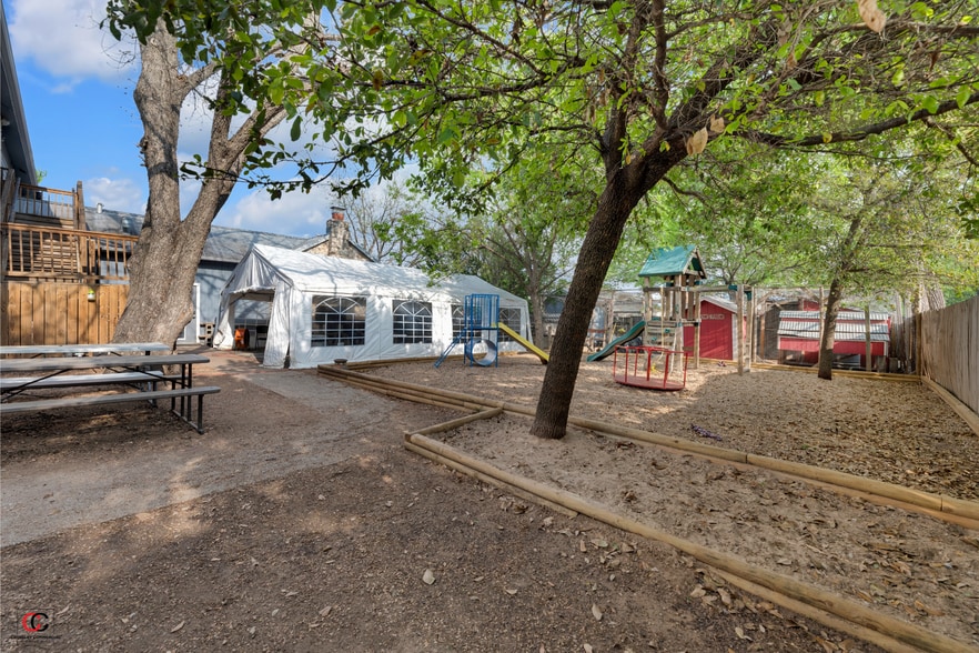 More Photos Of 14 Chisholm Trail Rd, Round Rock Schools For Sale