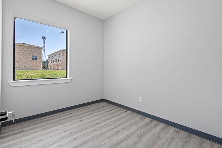 More Photos Of 800 N Plano Rd, Richardson Office For Sale