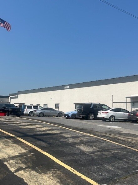 More Photos Of 707 S Erwin St, Cartersville Warehouse For Lease
