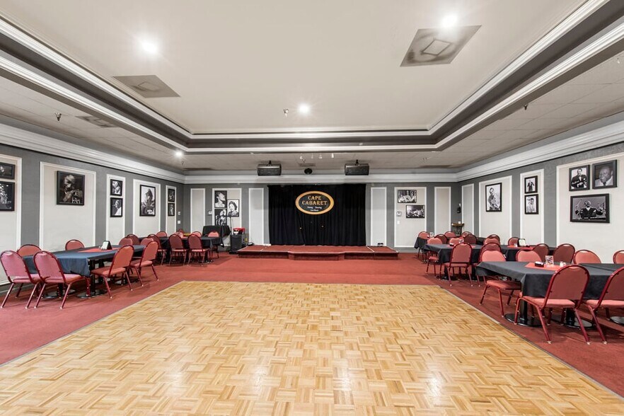 More Photos Of 4725 Vincennes Blvd, Cape Coral Restaurant For Sale