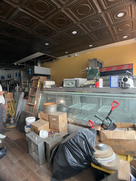 More Photos Of 391-393 Hawthorne Ave, Newark General Retail For Sale