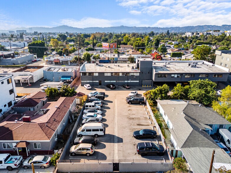 More Photos Of 11755 Victory Blvd, North Hollywood Medical For Lease