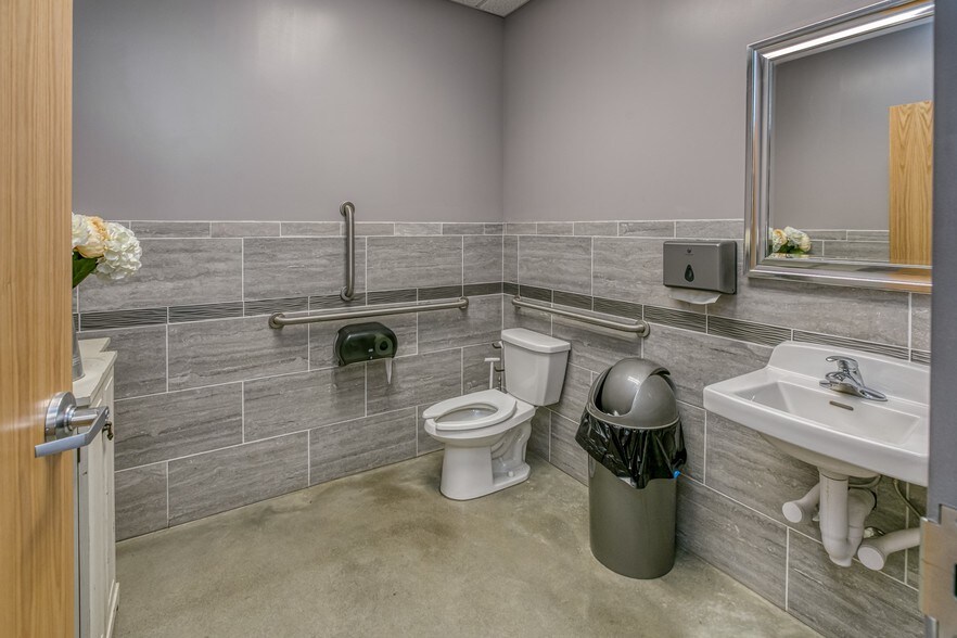 More Photos Of 1974 Pond View Dr SE, Lonsdale Warehouse For Sale