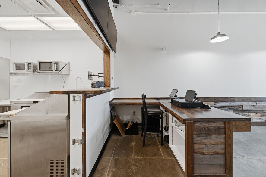 More Photos Of 98-118 Front St, Berea Dormitory For Lease