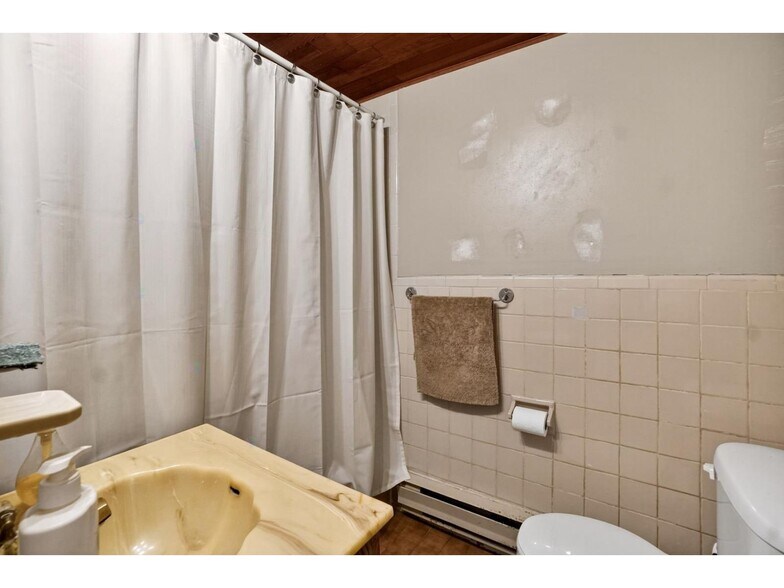More Photos Of 417 - 425 Ave 76e, Lasalle Multifamily For Sale