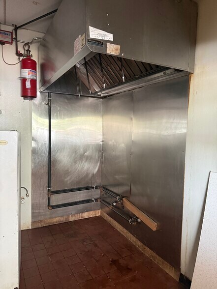 More Photos Of 146 W Jericho Tpke, Huntington Station Unknown For Lease