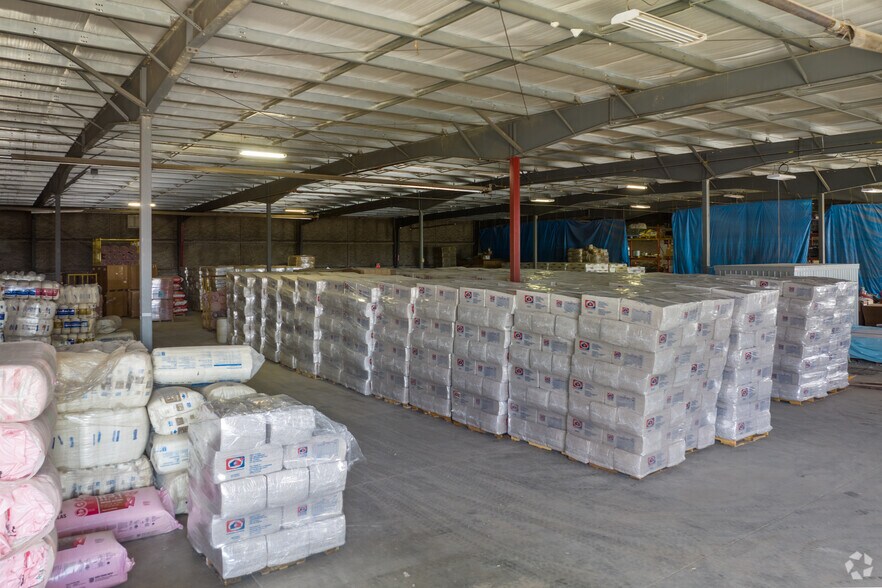 More Photos Of 921 Keyes Dr, Woodstock Warehouse For Lease