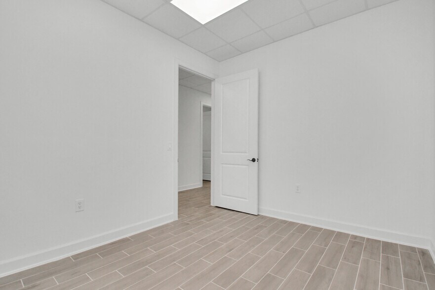 More Photos Of 12425 W Airport Blvd, Sugar Land Light Distribution For Sale