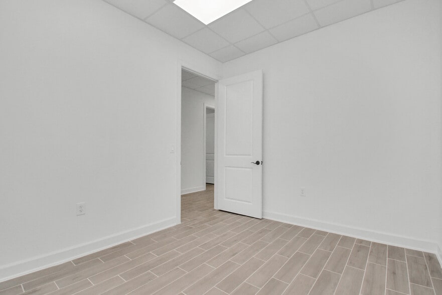 More Photos Of 12425 W Airport Blvd, Sugar Land Light Distribution For Lease