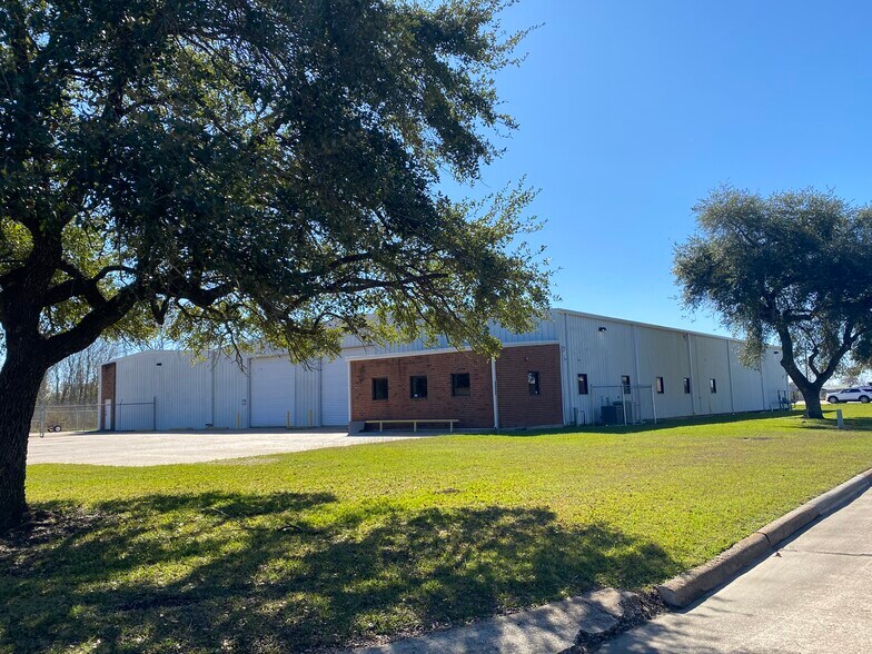 Primary Photo Of 7030 Wespark Cir, Beaumont Warehouse For Lease
