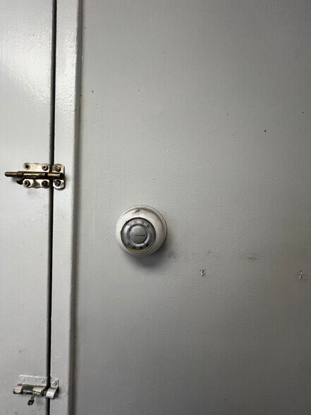 More Photos Of 1688 E 16th St, Brooklyn Office For Lease