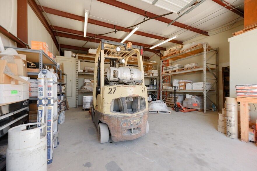 More Photos Of 2331 N Hwy 46, Seguin Light Distribution For Lease
