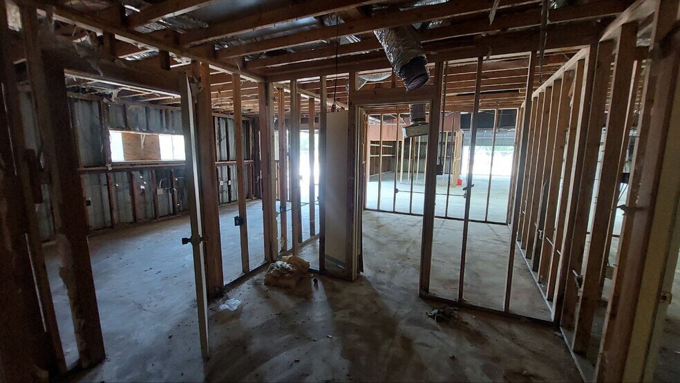 More Photos Of 610 New York St, Navasota Flex For Lease