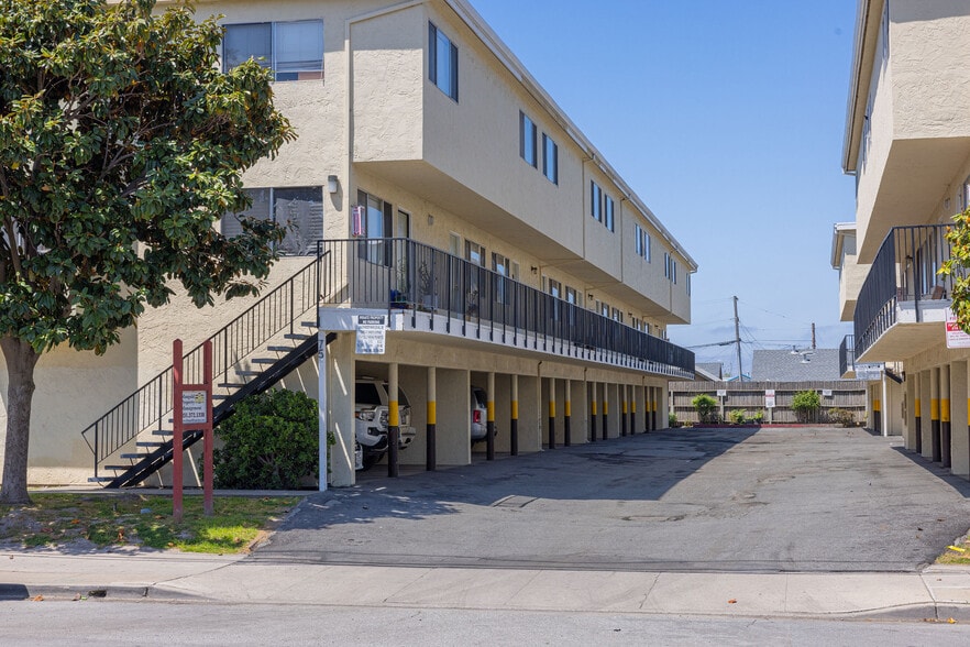More Photos Of 75 N Hebbron Ave, Salinas Apartments For Sale