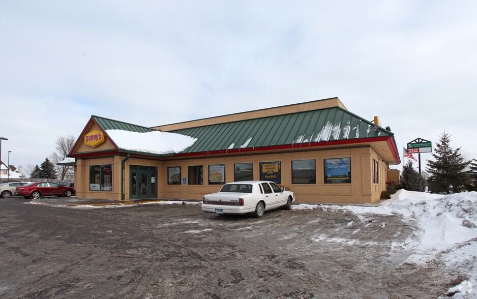 Primary Photo Of 3565 NW Northdale Blvd, Minneapolis Restaurant For Lease