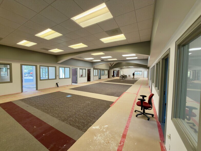 More Photos Of 5061 N 12th Ave, Pensacola Bank For Lease