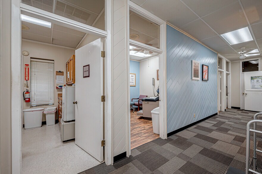 More Photos Of 1219 Farr St, Waller Office Residential For Sale