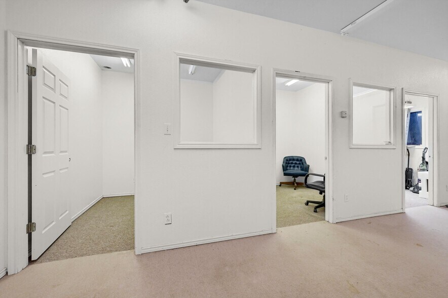 More Photos Of 18987 W US Highway 82, Sherman Industrial For Sale