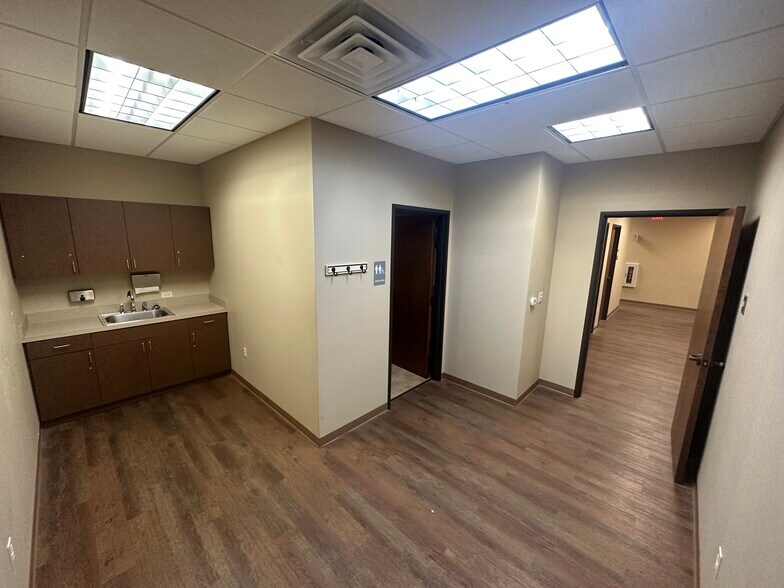 More Photos Of 1429 Clear Lake Rd, Weatherford Medical For Lease