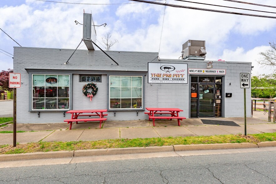 Primary Photo Of 1017 Sophia St, Fredericksburg Restaurant For Lease