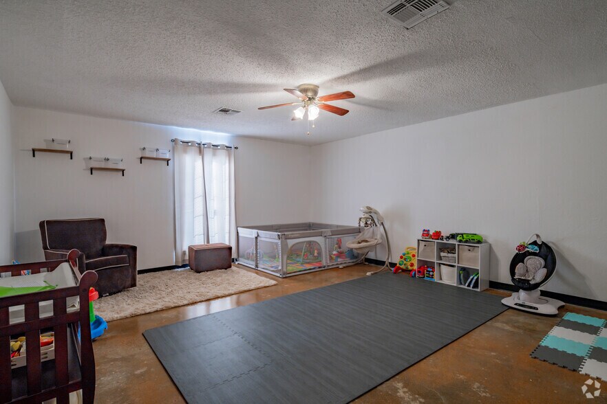 More Photos Of 4801-4809 Lakebend West Dr, San Antonio Freestanding For Sale