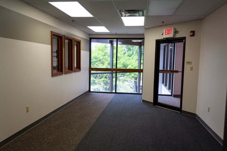 More Photos Of 11 Century Hill Dr, Latham Office For Lease