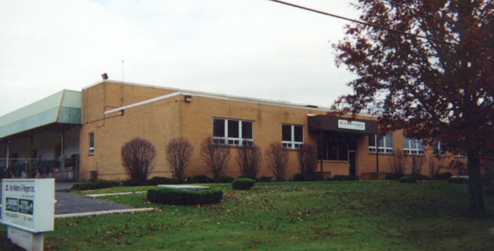 More Photos Of 160 E Essex Ave, Avenel Warehouse For Lease