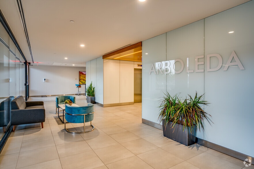 More Photos Of 1661 E Camelback Rd, Phoenix Office For Lease