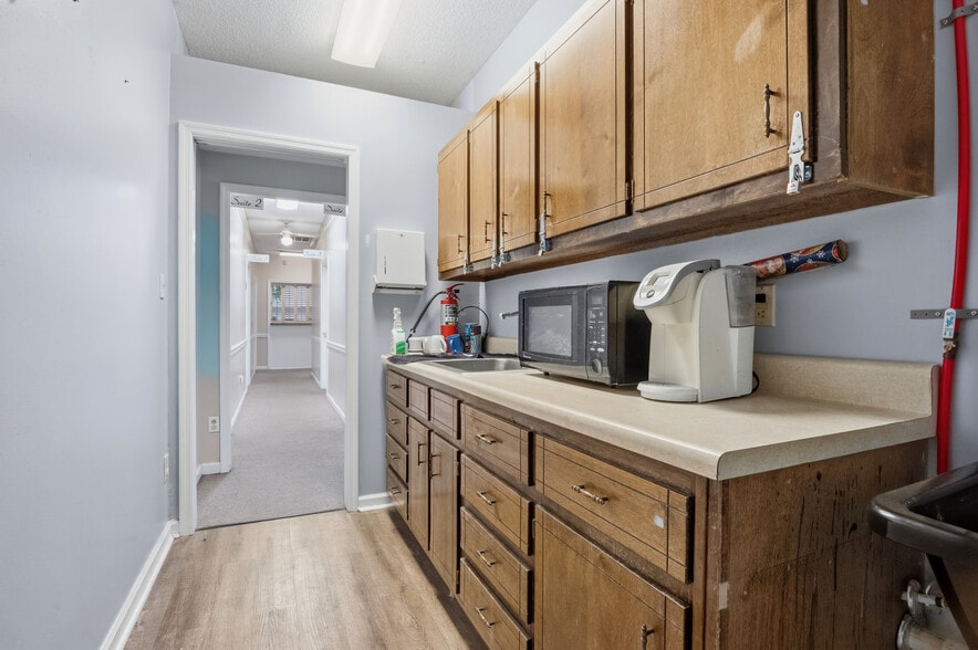 More Photos Of 411 Western Blvd, Jacksonville Medical For Lease