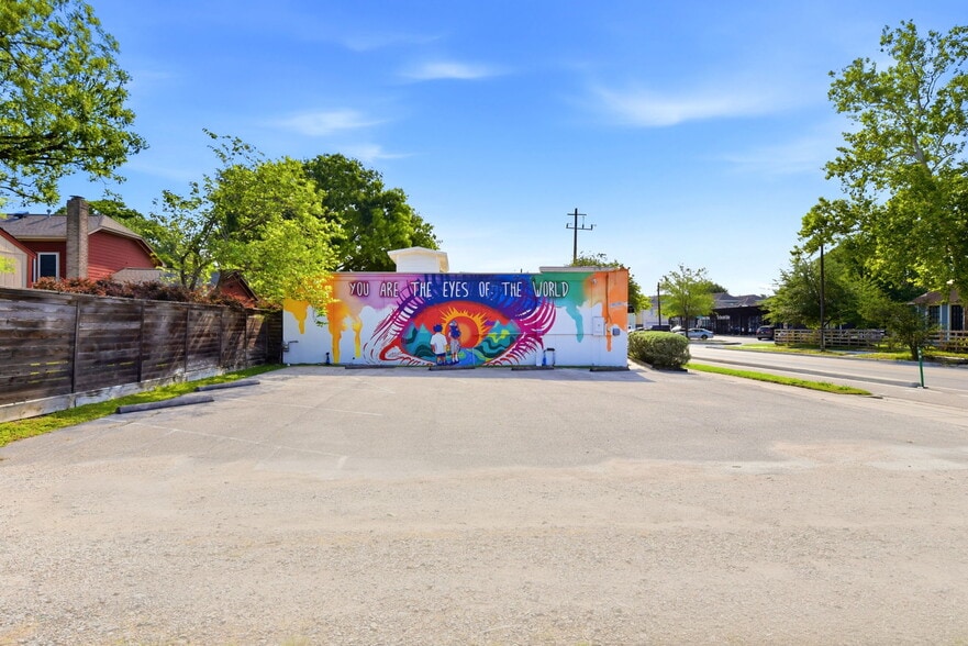More Photos Of 603 W 11th St, Houston Office For Lease